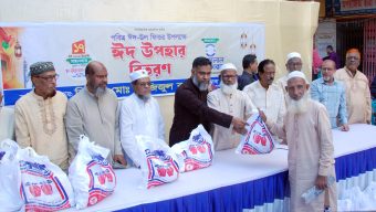 ১নং ওয়ার্ডে শাহজালাল যুব ফোরাম ও নিয়াজ মো. আজিজুল করিমের ঈদ উপহার বিতরণ