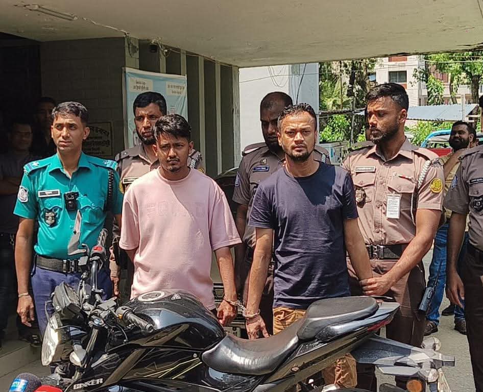 কোতোয়ালী থানার বিশেষ অভিযানে চোরচক্রের ২ সদস্য গ্রেফতার, উদ্ধার ১টি চোরাই বাইক 