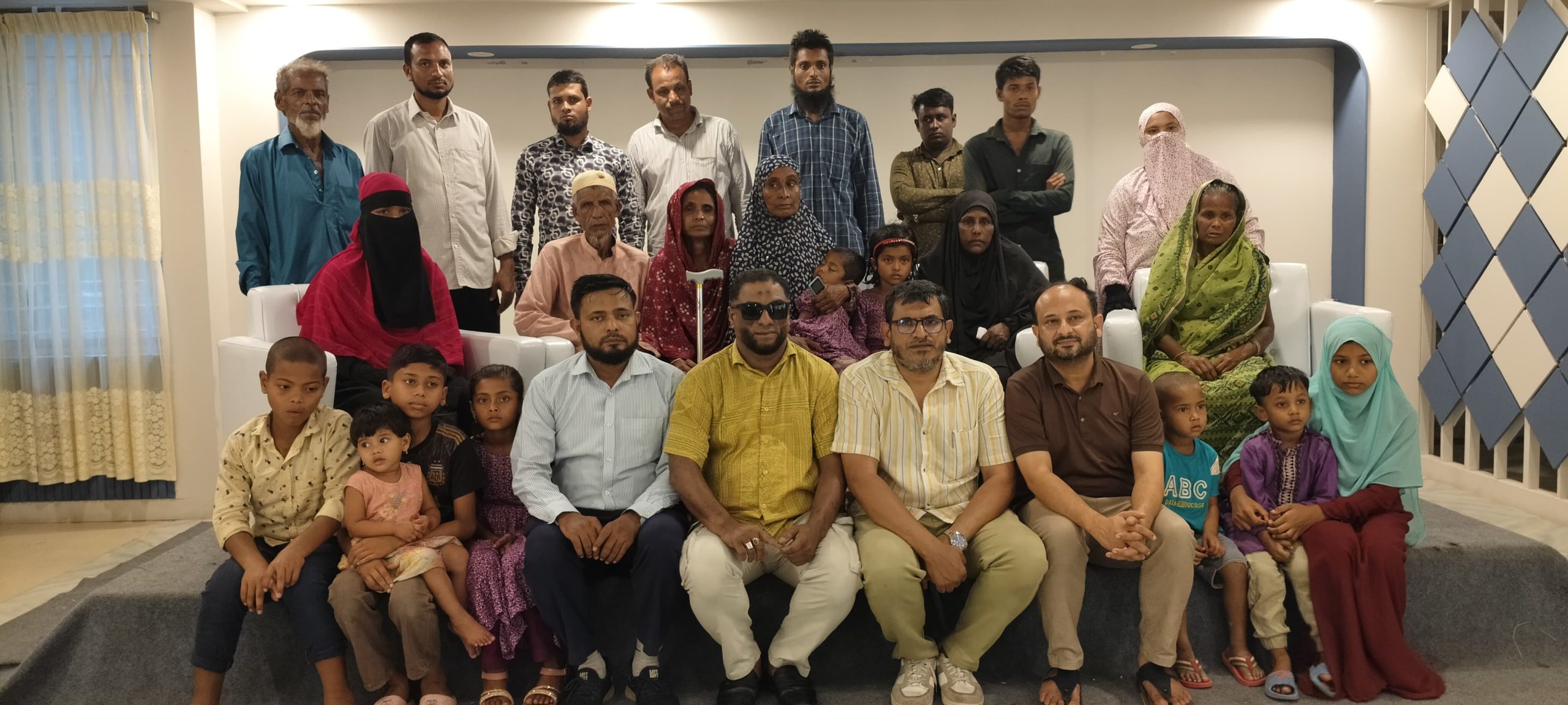 সড়ক দুর্ঘটনায় নিহত ৯ পরিবারের সাথে এসনিকের সদস্যরা