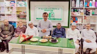 ঈদকে সামনে রেখে সিলেটের হলি বাজার পরিদর্শনে বানিজ্য মন্ত্রী খন্দকার আব্দুল মুক্তাদির